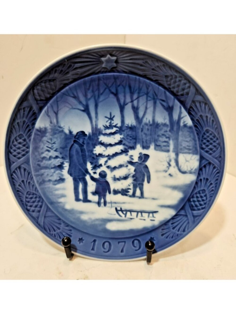 Vtg 1979 Royal Copenhagen Christmas Plate Choosing the Christmas Tree
